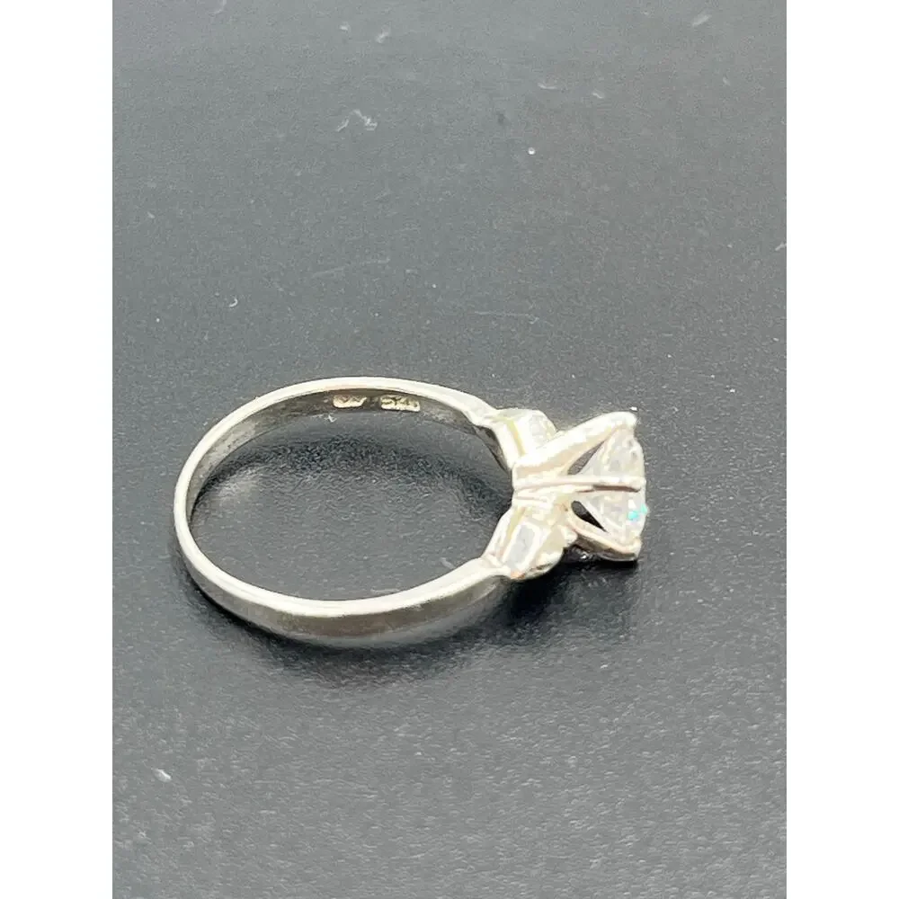 Designer Solitaire CZ Sterling Silver Sz 7 makers mark 2 grams Engagement‎  Ring